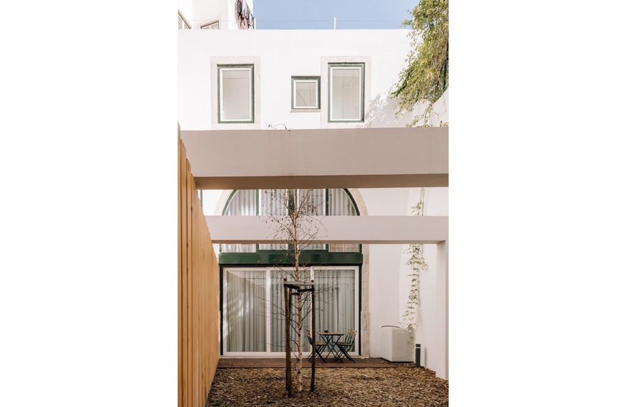 Sb44 Building by ÔCO